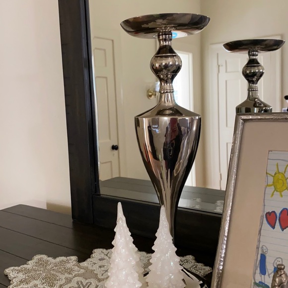 Elegant Chrome Finish Pillar Candleholder - Picture 3 of 6